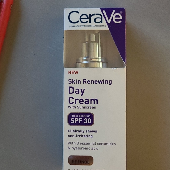cerave Other - CeraVe skin renewing day cream